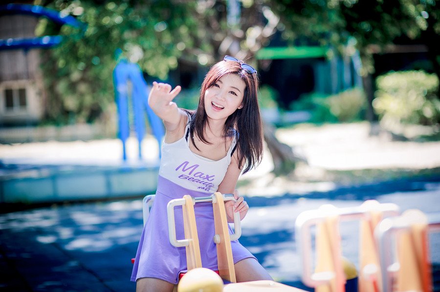 亲情的冷漠，让人觉得心寒!不要让别人留给廉价的同情!一切都要自己承受，别人无法代替!